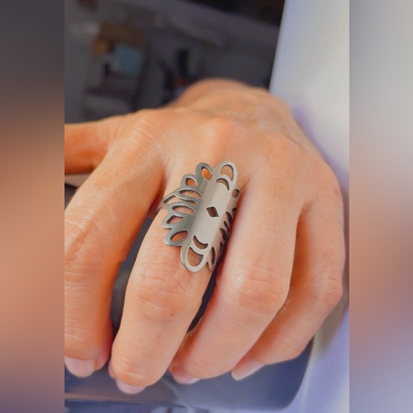 NWT STAINLESS STEEL RING Silver Laser Cut Pattern WOMEN, Size 9 - Picture 6 of 15